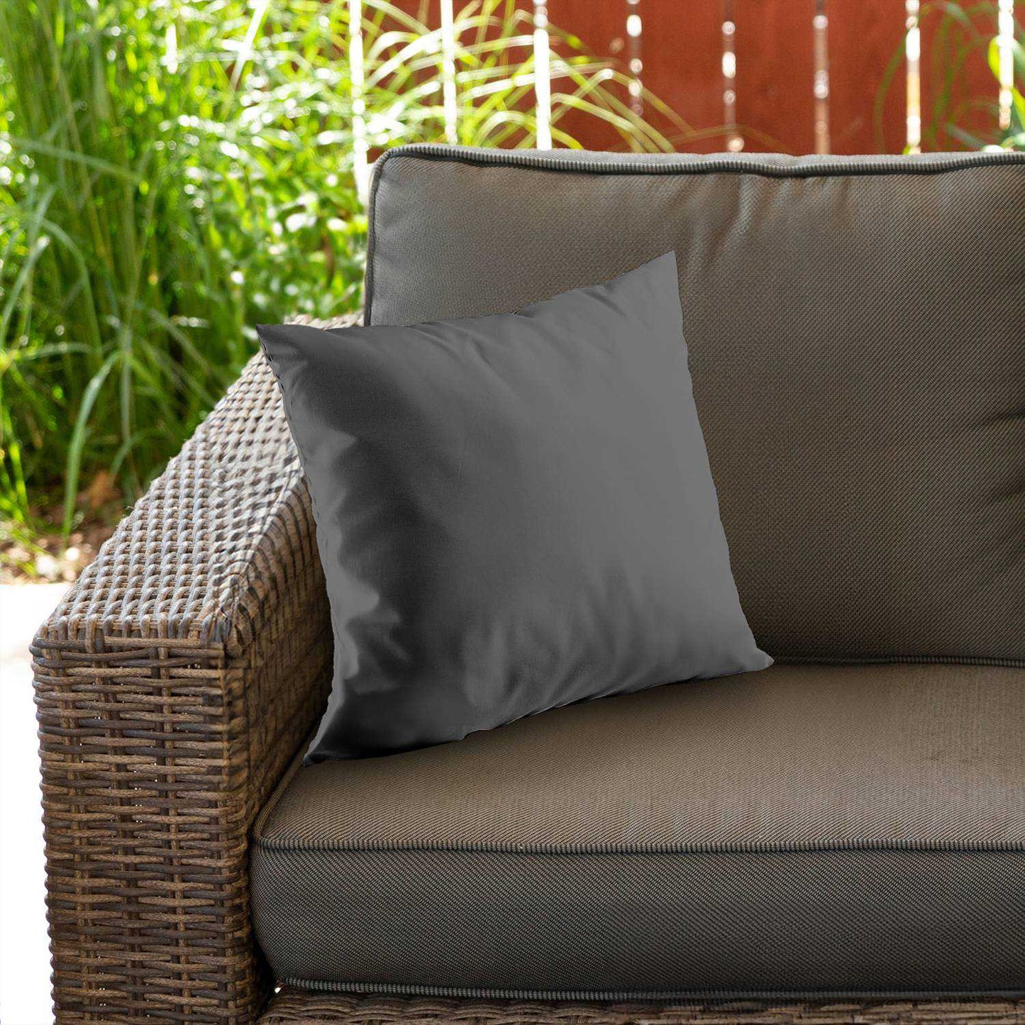 Coussin décoratif en sergé de polyester gris moyen | Décoration d'intérieur élégante