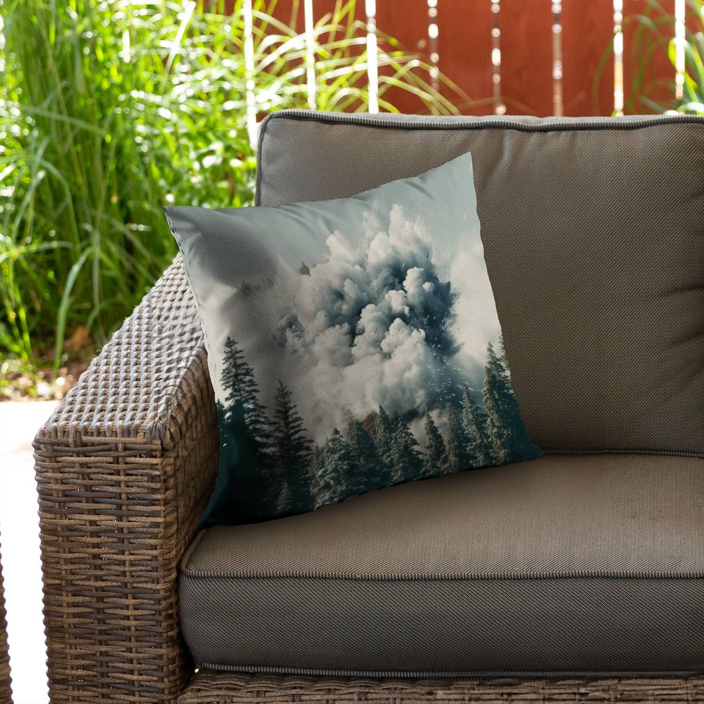 Unwanted catastrophe - Throw pillow - Print on demand