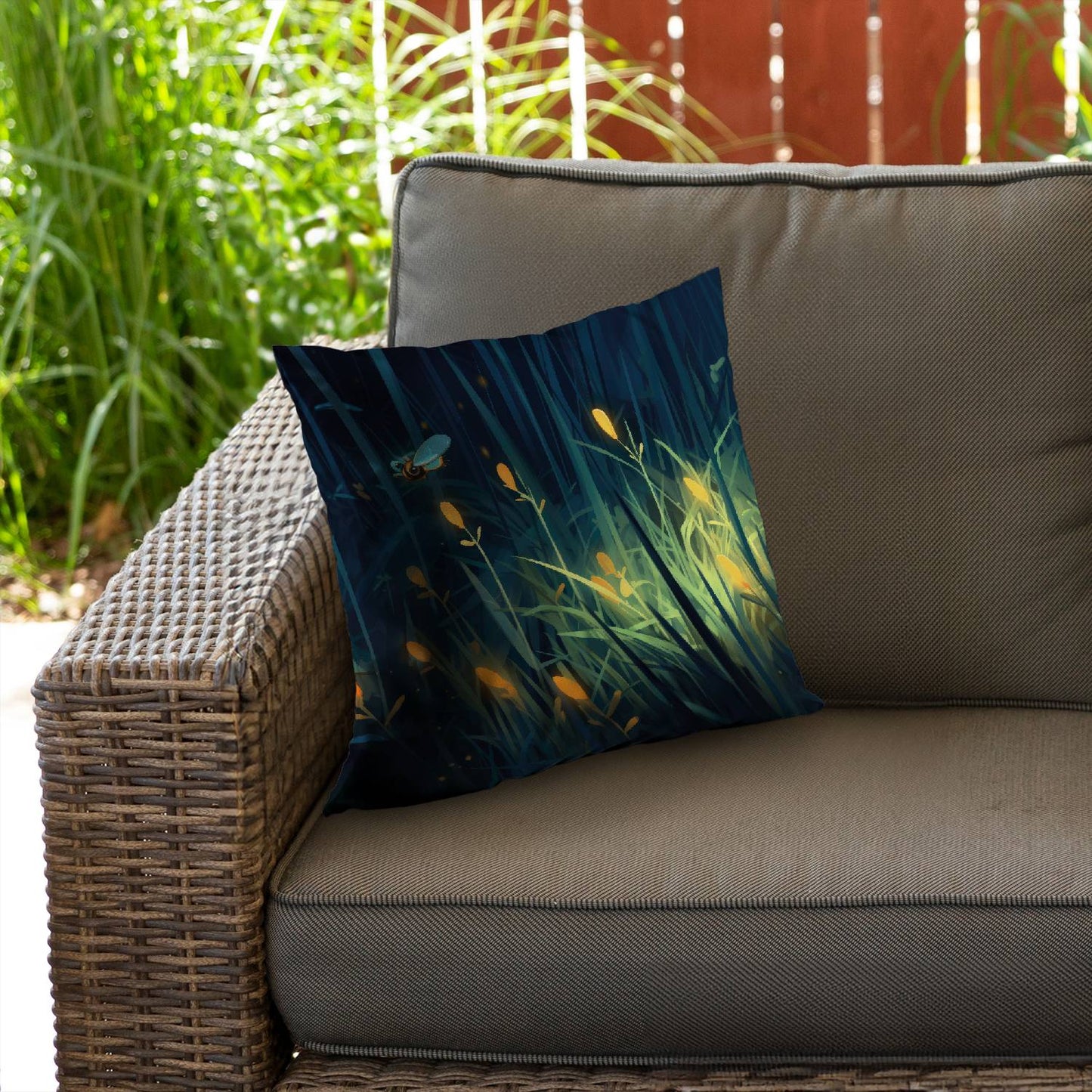 Glow trap - Throw pillow - Print on demand