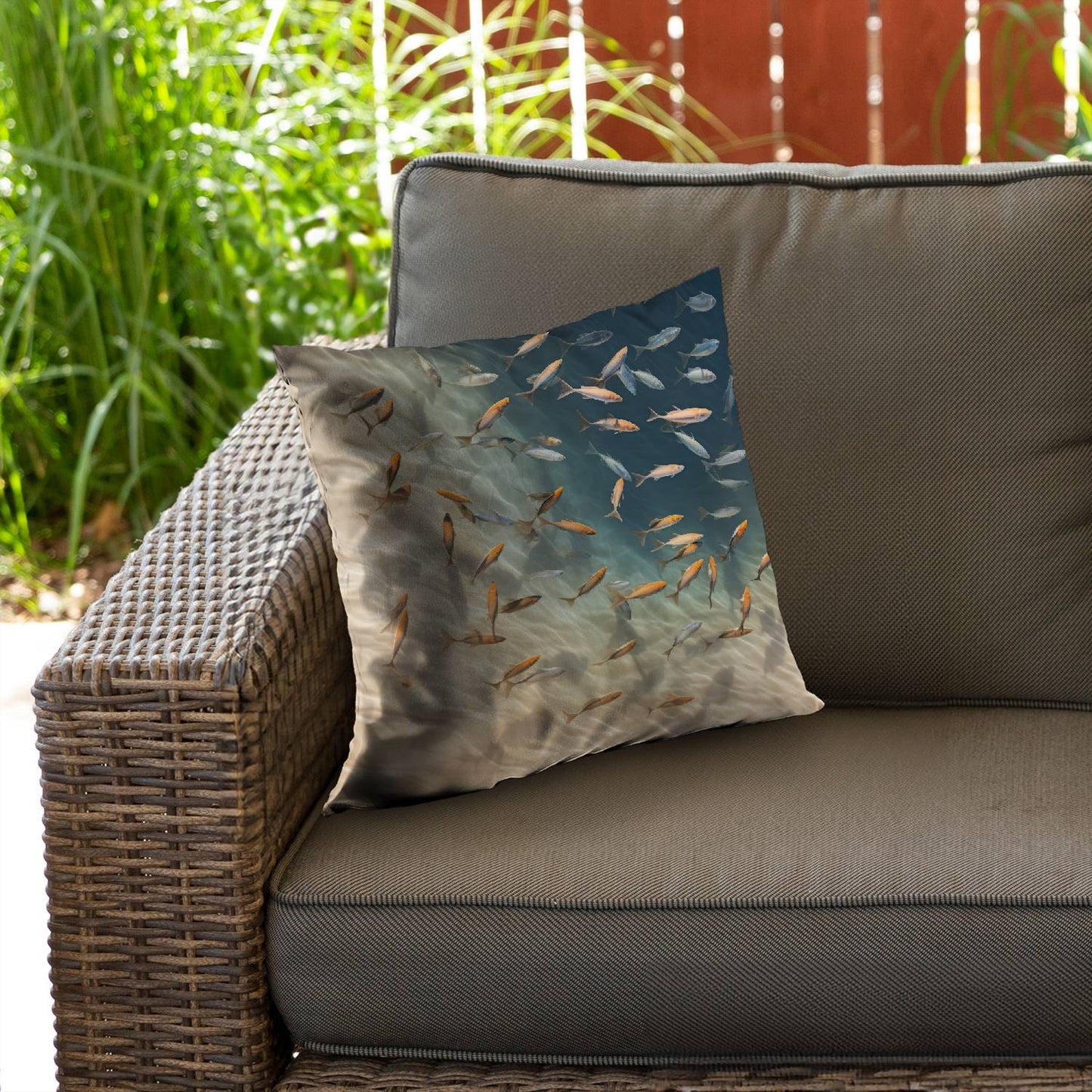 Away from the sand - Throw pillow - Print on demand