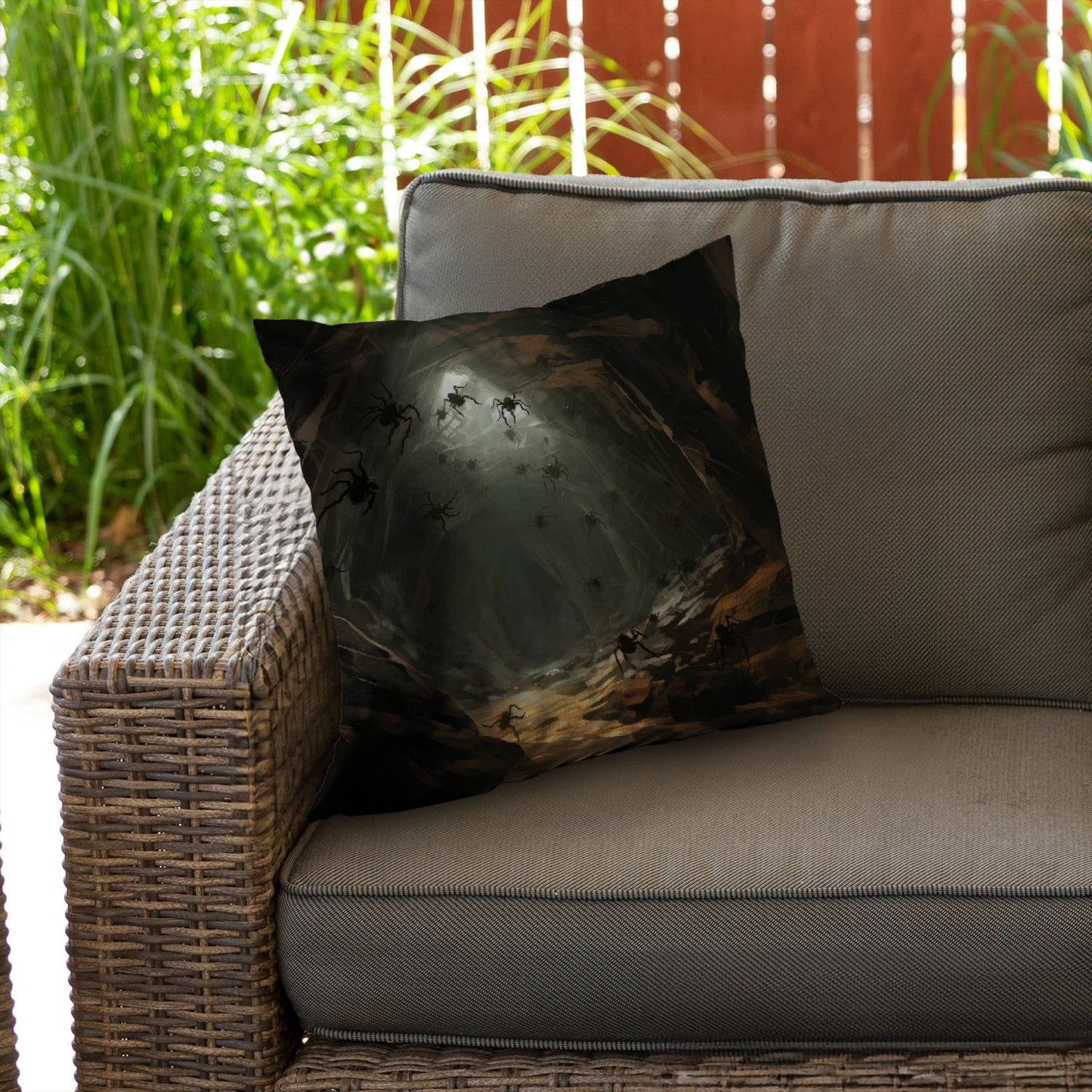 Eight legs of terror - Throw pillow - Print on demand