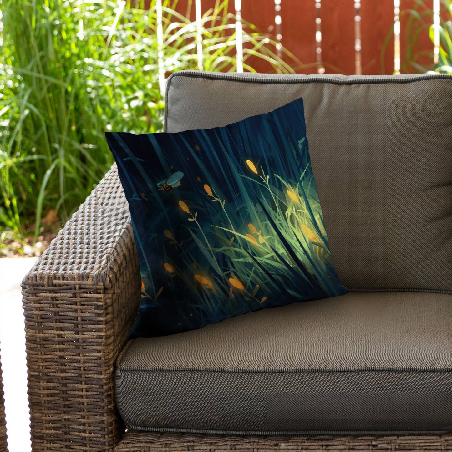 Glow trap - Throw pillow - Print on demand