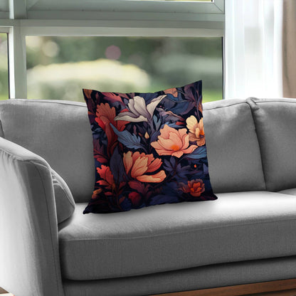Blooming uninterrupted - Throw Pillow
