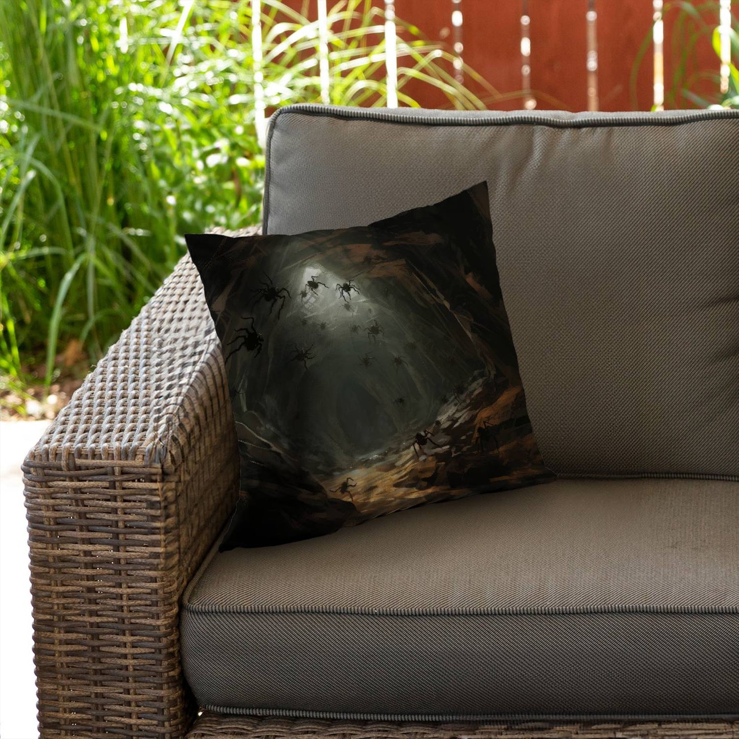 Eight legs of terror - Throw pillow - Print on demand