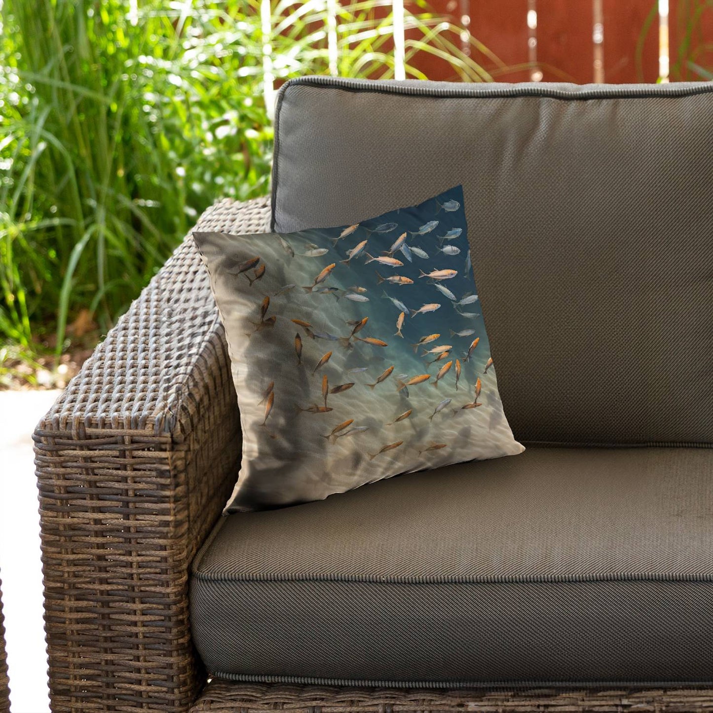 Away from the sand - Throw pillow - Print on demand